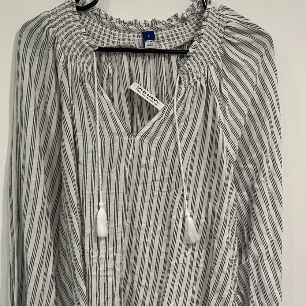 Old Navy Women's Black and White Striped Blouse - Picture 4 of 6